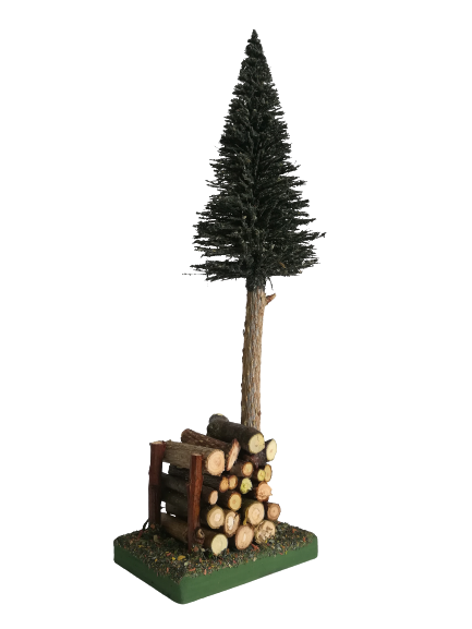 Bäumchen mit Holzstapel, 26 cm